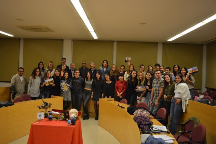 Los alumnos del Máster en Periodismo de Viajes ya conocen el destino de sus viajes Los alumnos del Máster en Periodismo de Viajes ya conocen el destino de sus viajes