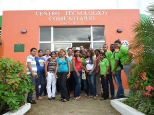 Equipo del Gabinete en Centro Tecnológico Comunitario img01.jpg